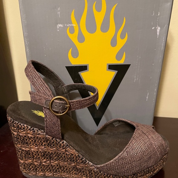 Volatile wedge sandals. - Picture 2 of 5